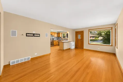 712 Spring Street Roselle IL 60172