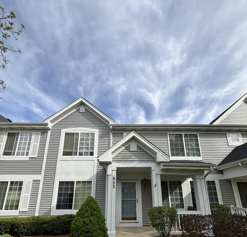 652 Lincoln Station Drive Oswego IL 60543