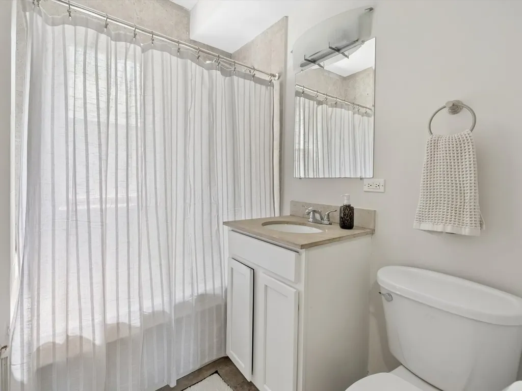 3042 West Diversey Avenue Chicago IL 60647