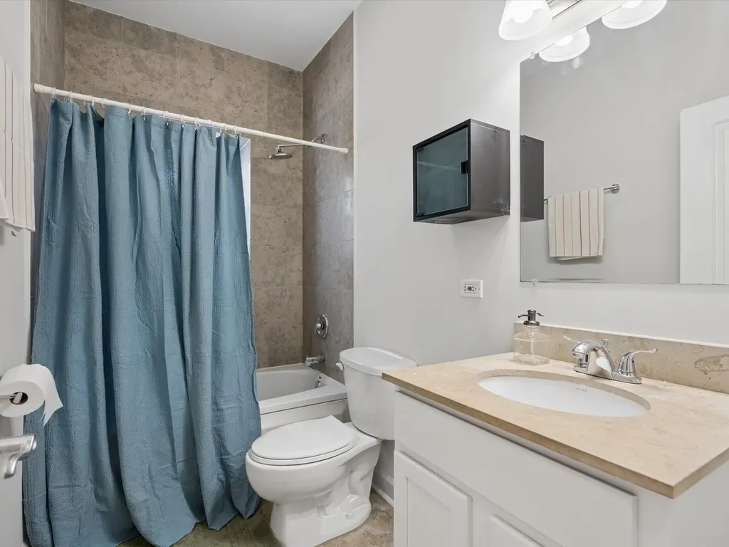 3042 West Diversey Avenue Chicago IL 60647