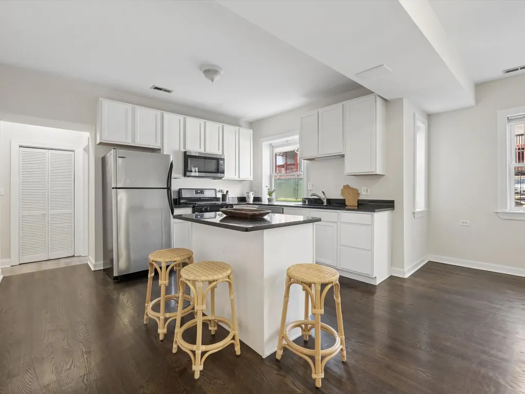 3042 West Diversey Avenue Chicago IL 60647