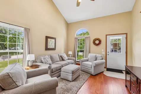 286 Chrisman Drive Streamwood IL 60107