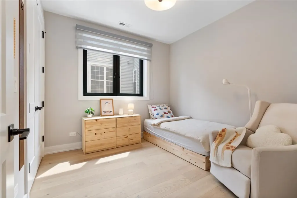 1644 West Diversey Parkway Chicago IL 60614