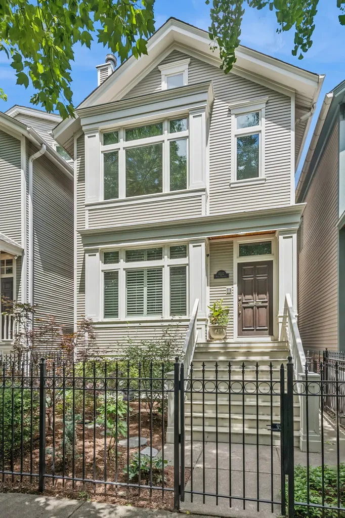 1032 West Montana Street Chicago IL 60614