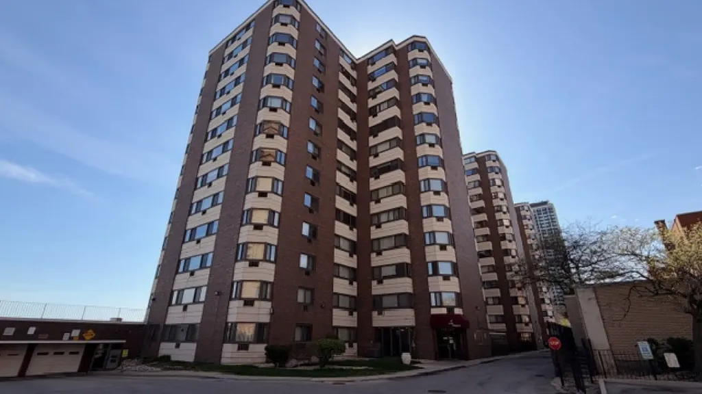 7337 South South Shore Drive Chicago IL 60649
