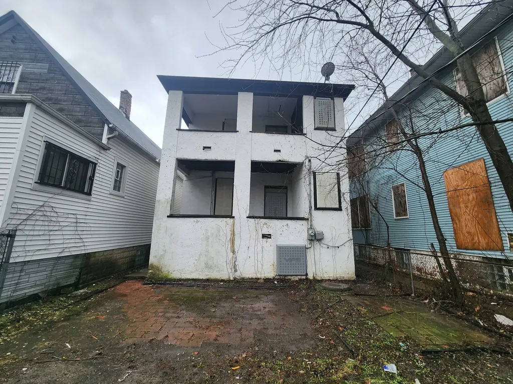 18 West 114th Street Chicago IL 60628