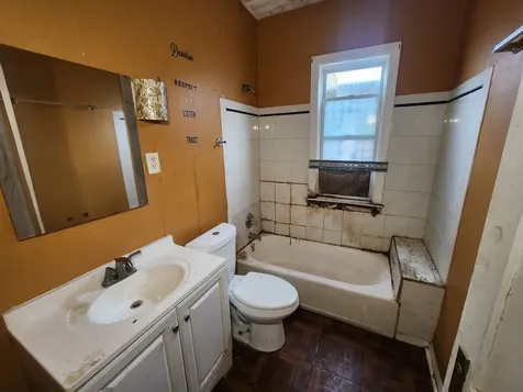18 West 114th Street Chicago IL 60628
