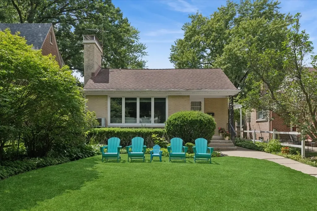 2422 Ridgeway Avenue Evanston IL 60201