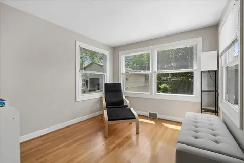 2422 Ridgeway Avenue Evanston IL 60201