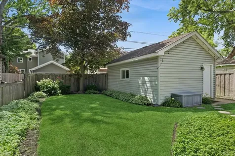2422 Ridgeway Avenue Evanston IL 60201