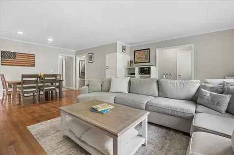 2422 Ridgeway Avenue Evanston IL 60201
