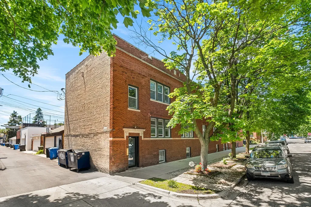 2315 West Waveland Avenue Chicago IL 60618