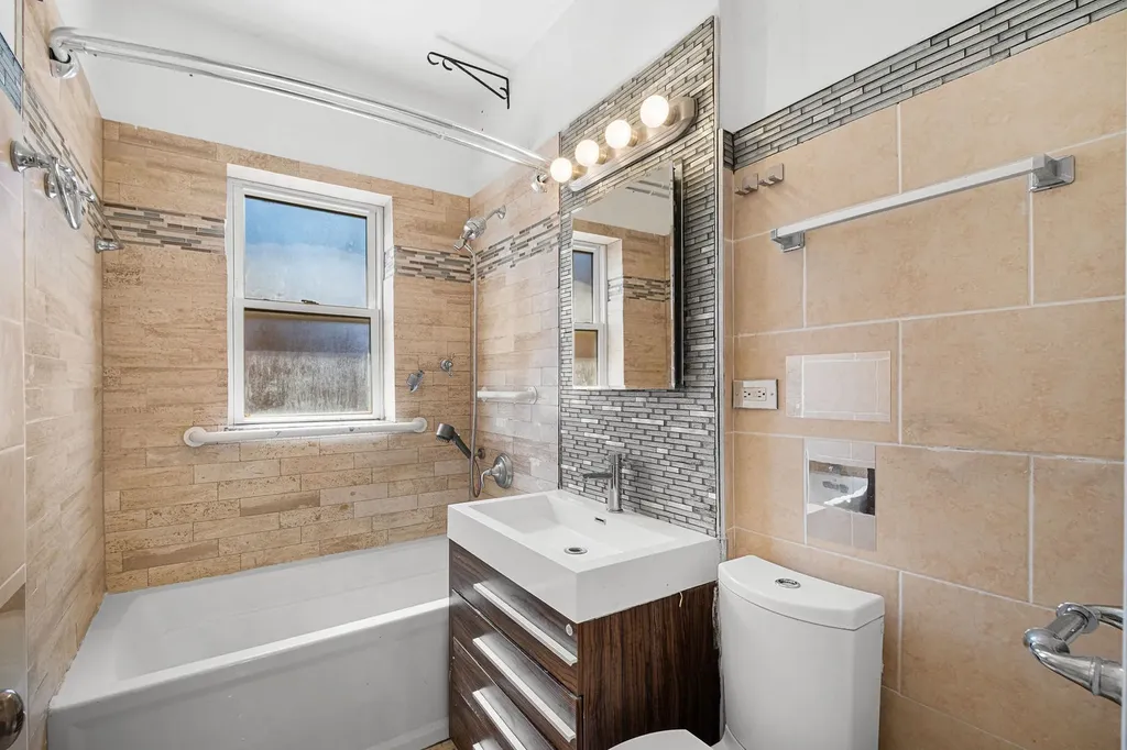 2315 West Waveland Avenue Chicago IL 60618