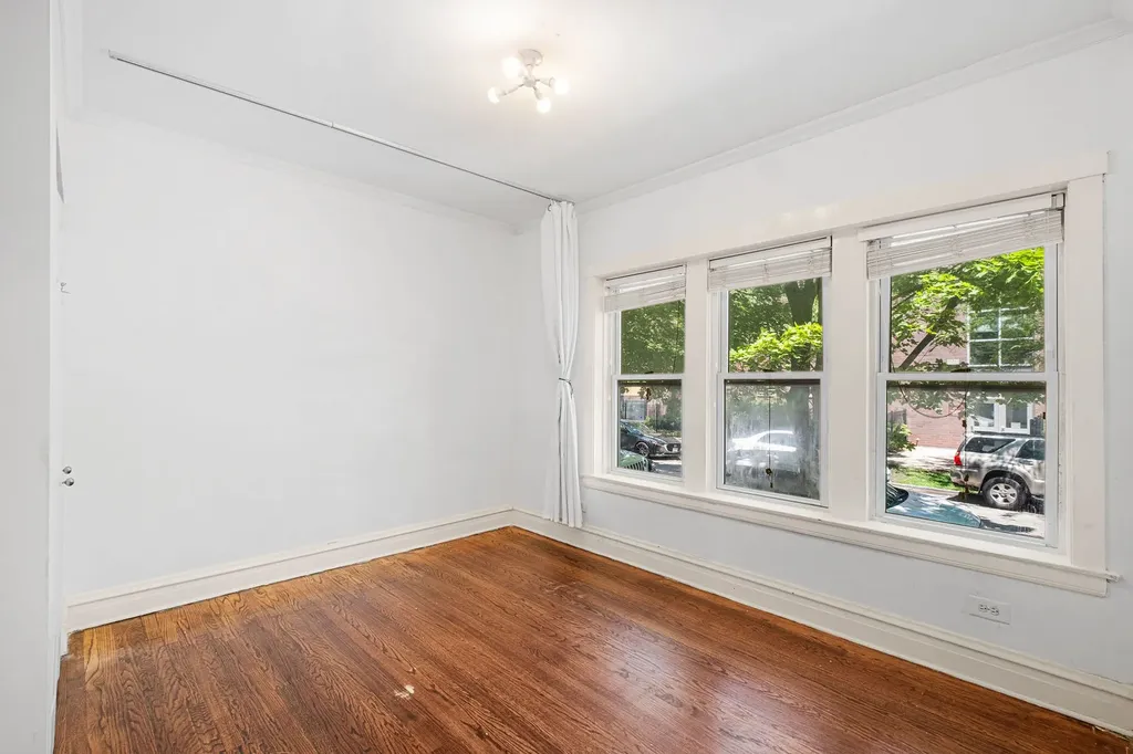 2315 West Waveland Avenue Chicago IL 60618