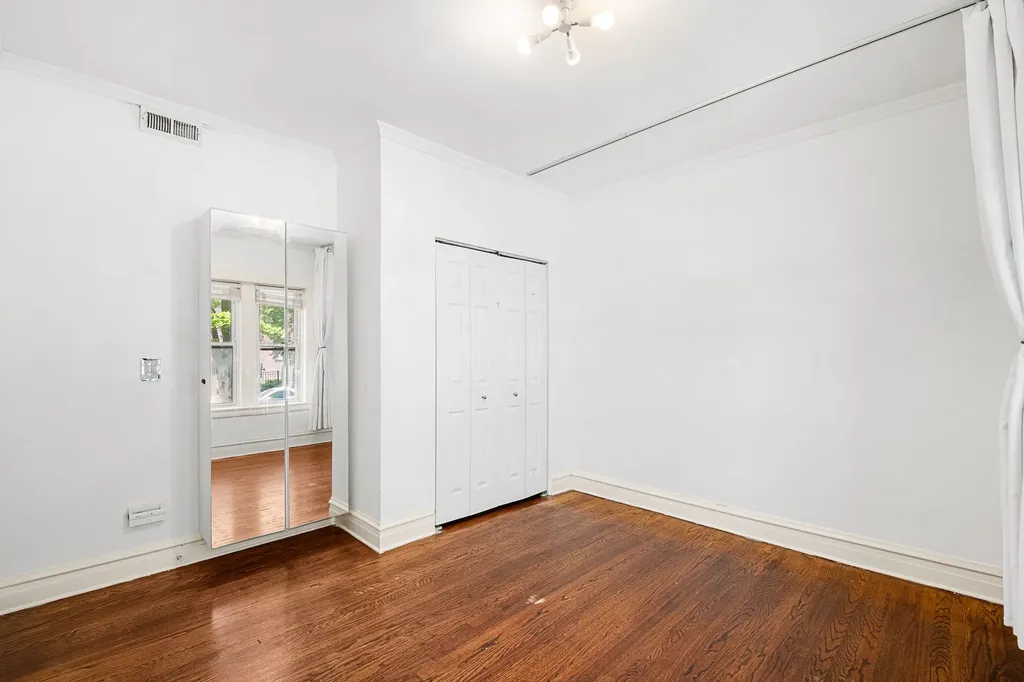 2315 West Waveland Avenue Chicago IL 60618