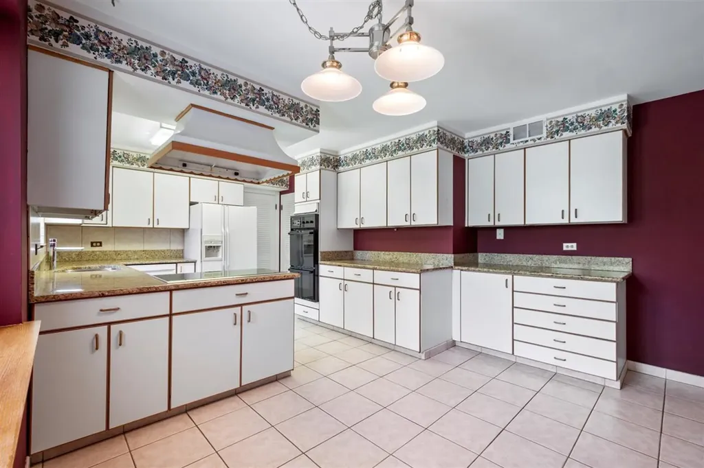 6650 North Lightfoot Avenue Chicago IL 60646
