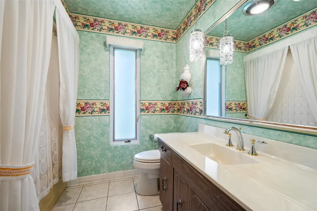 6650 North Lightfoot Avenue Chicago IL 60646
