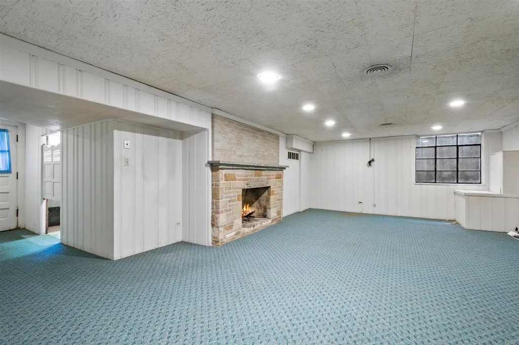 6650 North Lightfoot Avenue Chicago IL 60646