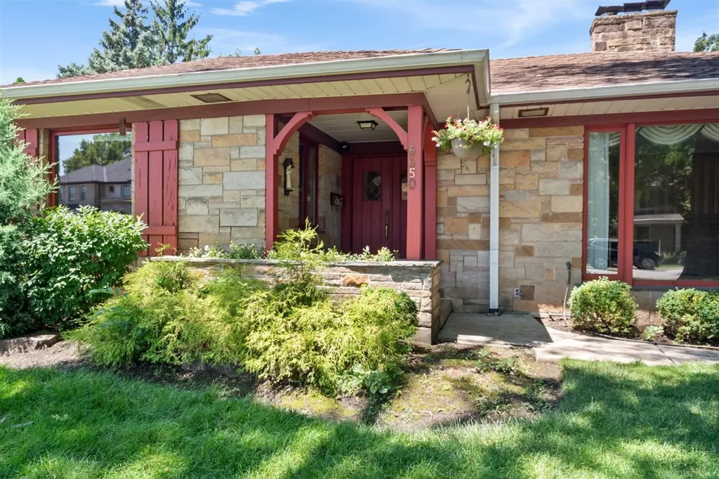 6650 North Lightfoot Avenue Chicago IL 60646