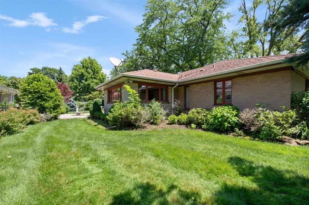 6650 North Lightfoot Avenue Chicago IL 60646