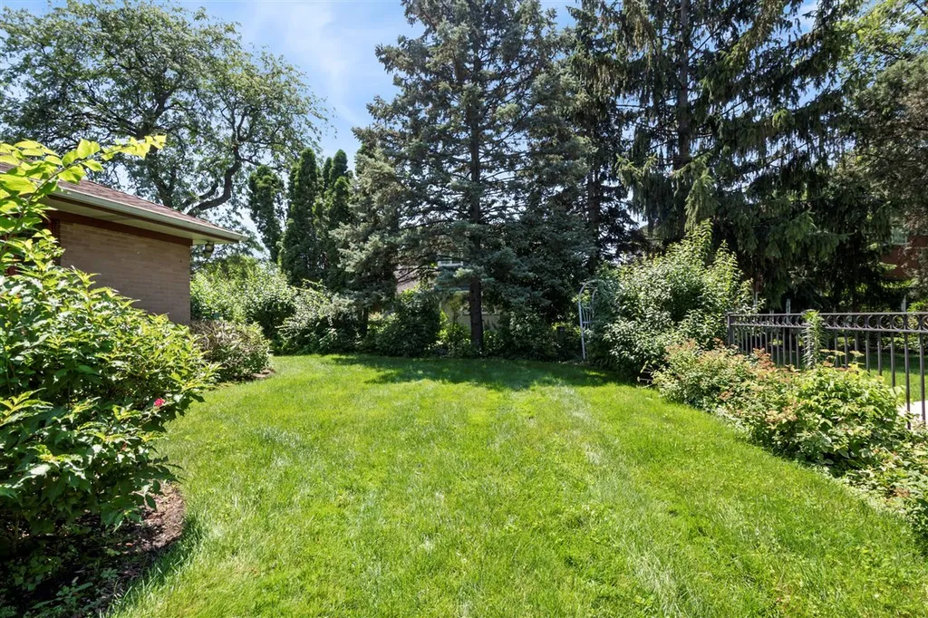 6650 North Lightfoot Avenue Chicago IL 60646