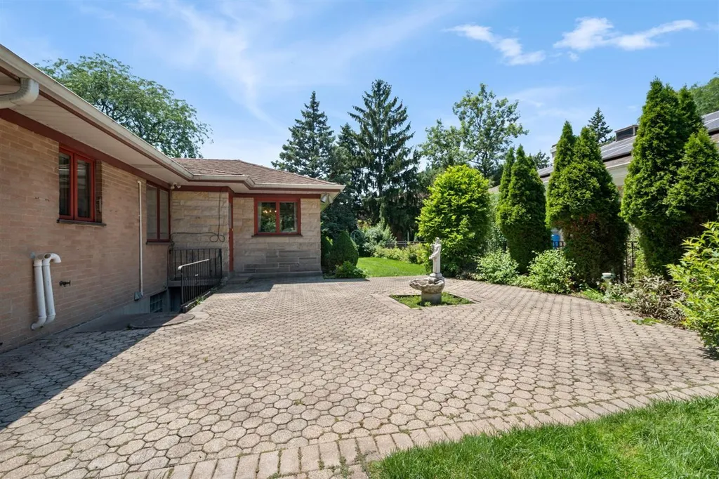6650 North Lightfoot Avenue Chicago IL 60646