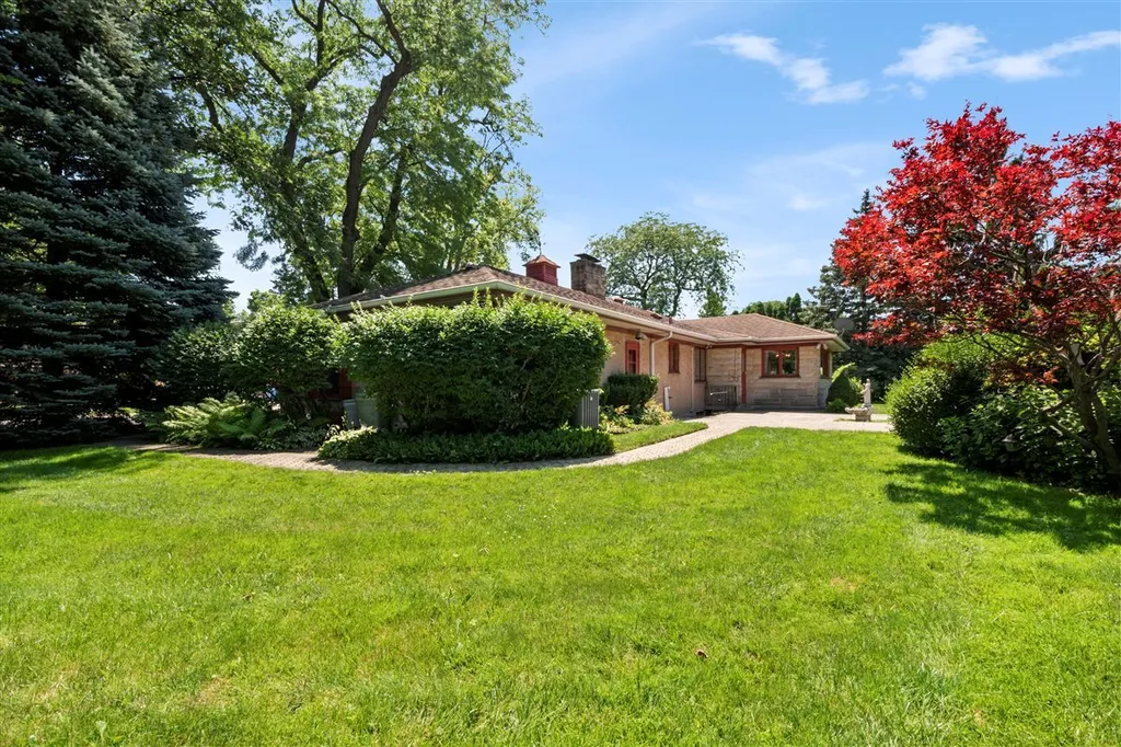6650 North Lightfoot Avenue Chicago IL 60646