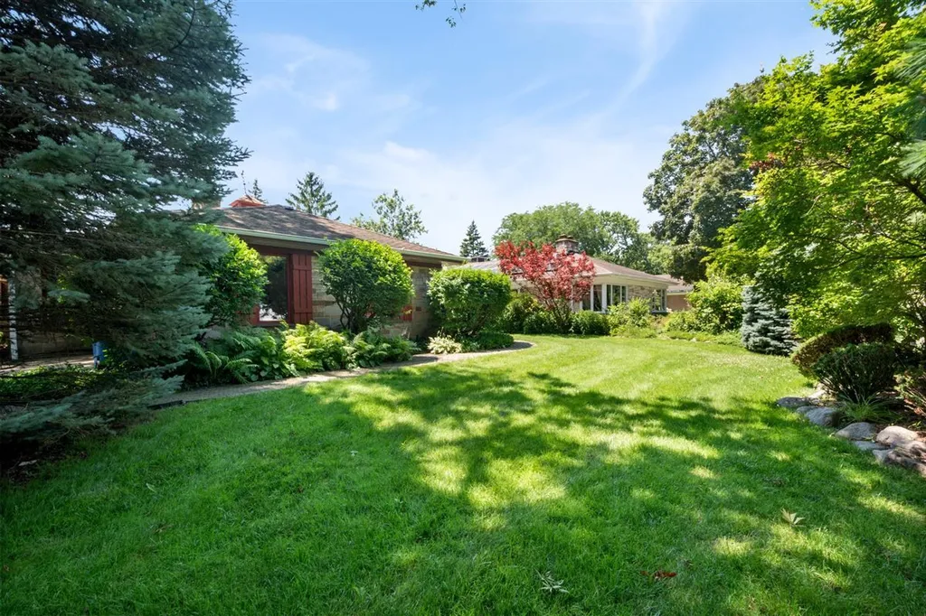 6650 North Lightfoot Avenue Chicago IL 60646