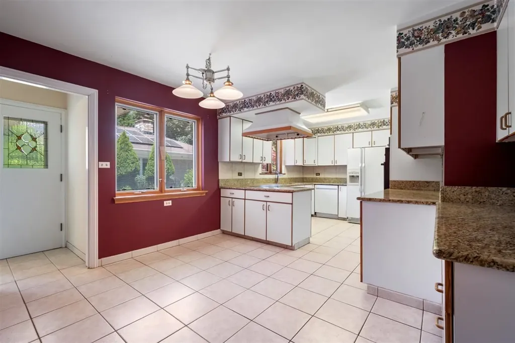 6650 North Lightfoot Avenue Chicago IL 60646