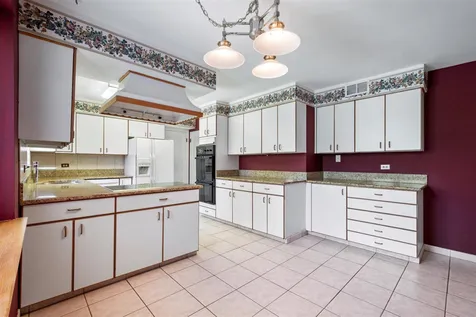 6650 North Lightfoot Avenue Chicago IL 60646