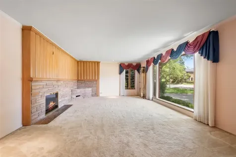 6650 North Lightfoot Avenue Chicago IL 60646