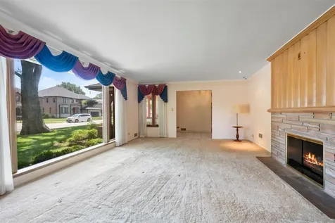 6650 North Lightfoot Avenue Chicago IL 60646