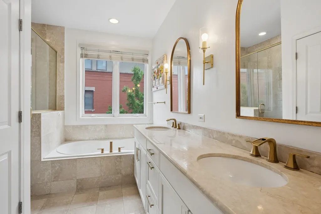 473 North Clinton Street Chicago IL 60654