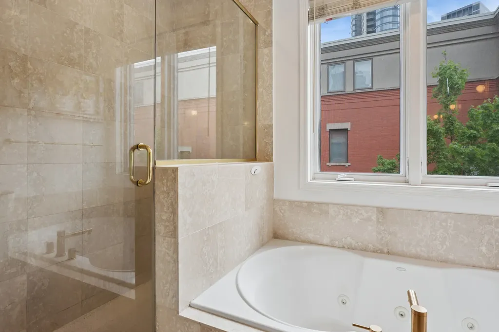 473 North Clinton Street Chicago IL 60654