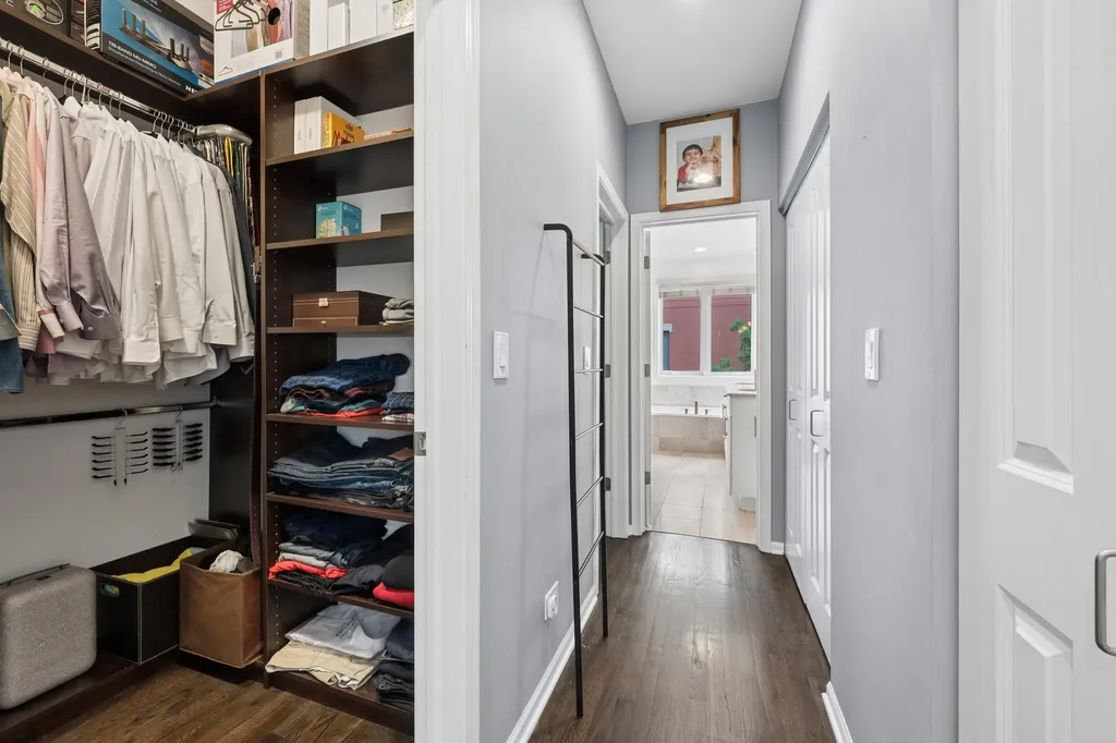 473 North Clinton Street Chicago IL 60654