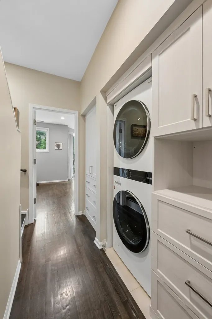473 North Clinton Street Chicago IL 60654