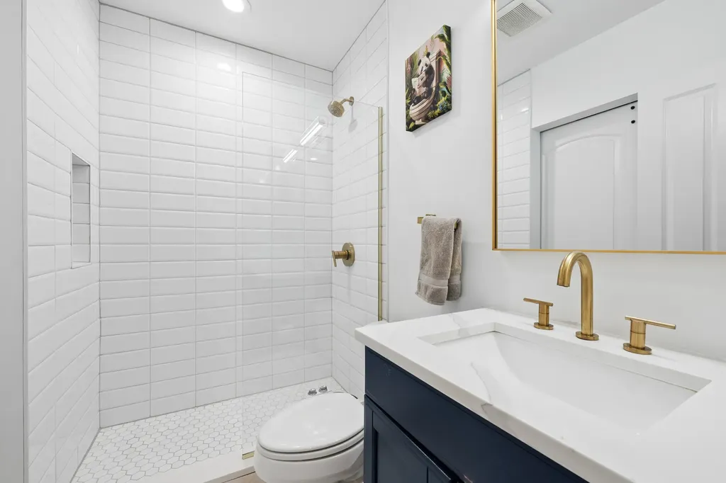 473 North Clinton Street Chicago IL 60654