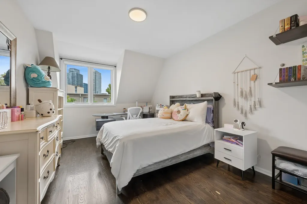 473 North Clinton Street Chicago IL 60654