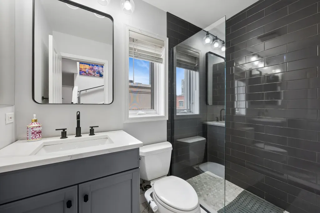 473 North Clinton Street Chicago IL 60654