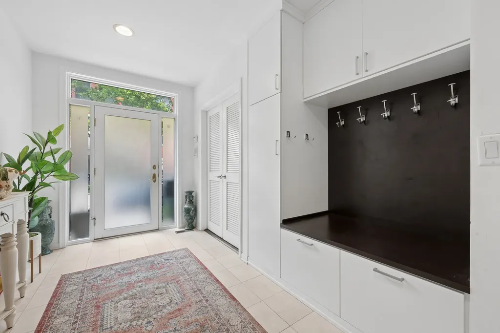 473 North Clinton Street Chicago IL 60654