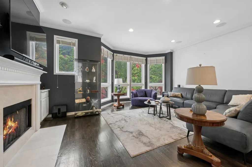 473 North Clinton Street Chicago IL 60654