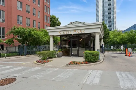 473 North Clinton Street Chicago IL 60654