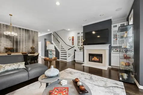 473 North Clinton Street Chicago IL 60654