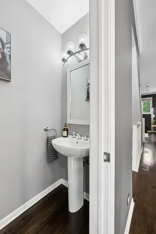 473 North Clinton Street Chicago IL 60654