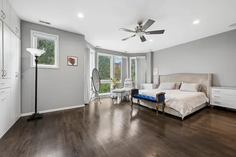 473 North Clinton Street Chicago IL 60654