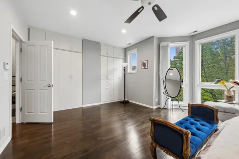 473 North Clinton Street Chicago IL 60654