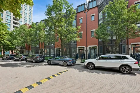 473 North Clinton Street Chicago IL 60654