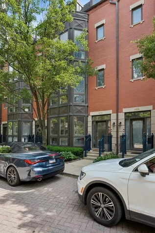 473 North Clinton Street Chicago IL 60654