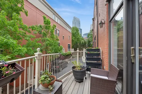 473 North Clinton Street Chicago IL 60654