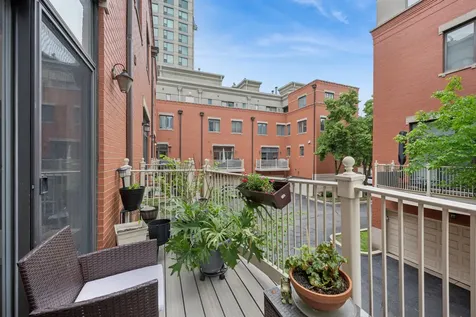473 North Clinton Street Chicago IL 60654